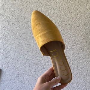 NWOB Mustard yellow mule slides